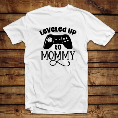 Unisex Classic T-shirt | Leveled up to Mommy